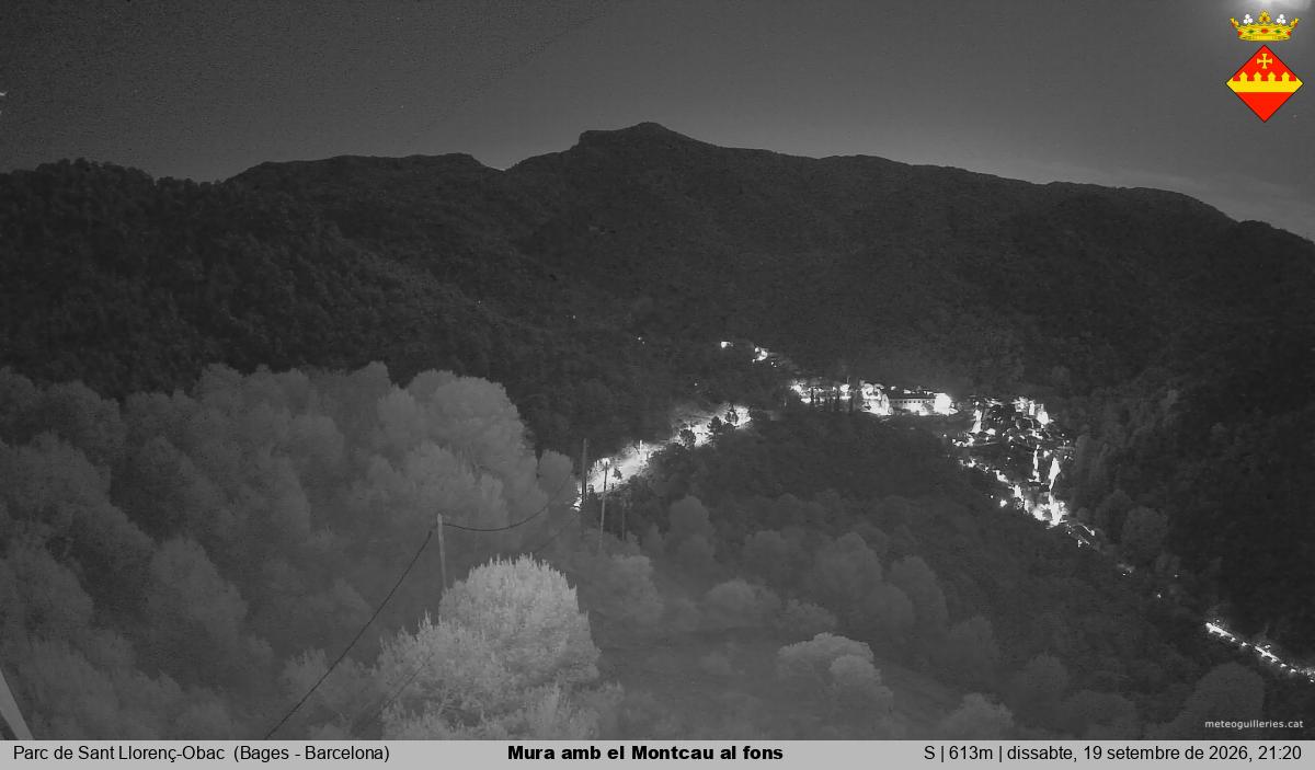 Mura amb el Montcau al fons