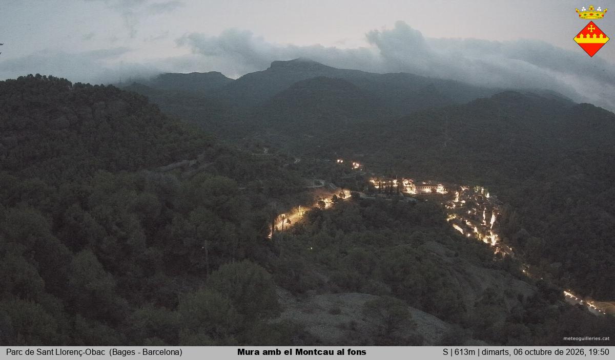 Mura amb el Montcau al fons
