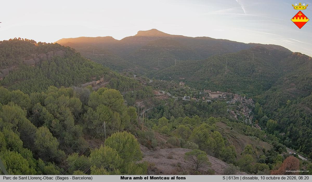 Mura amb el Montcau al fons