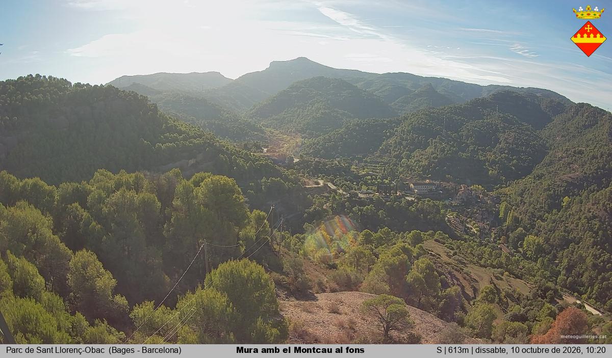 Mura amb el Montcau al fons