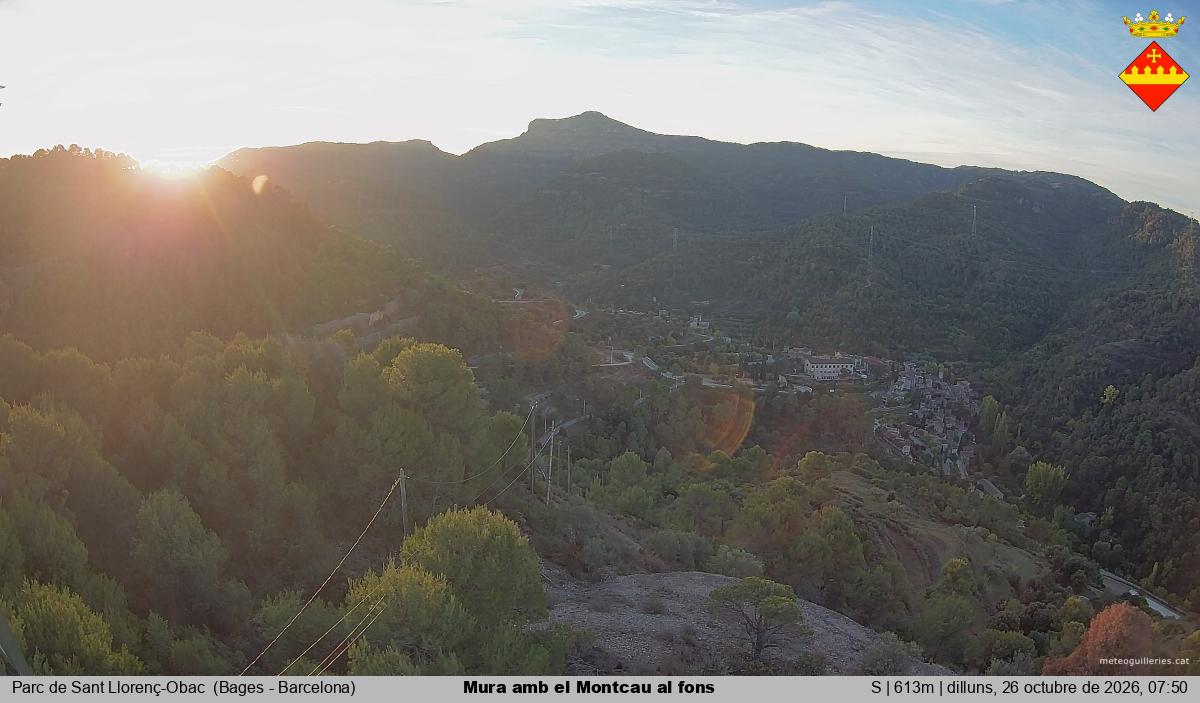 Mura amb el Montcau al fons