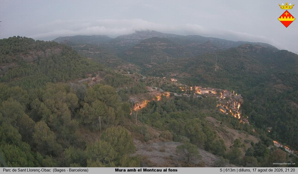 Mura amb el Montcau al fons