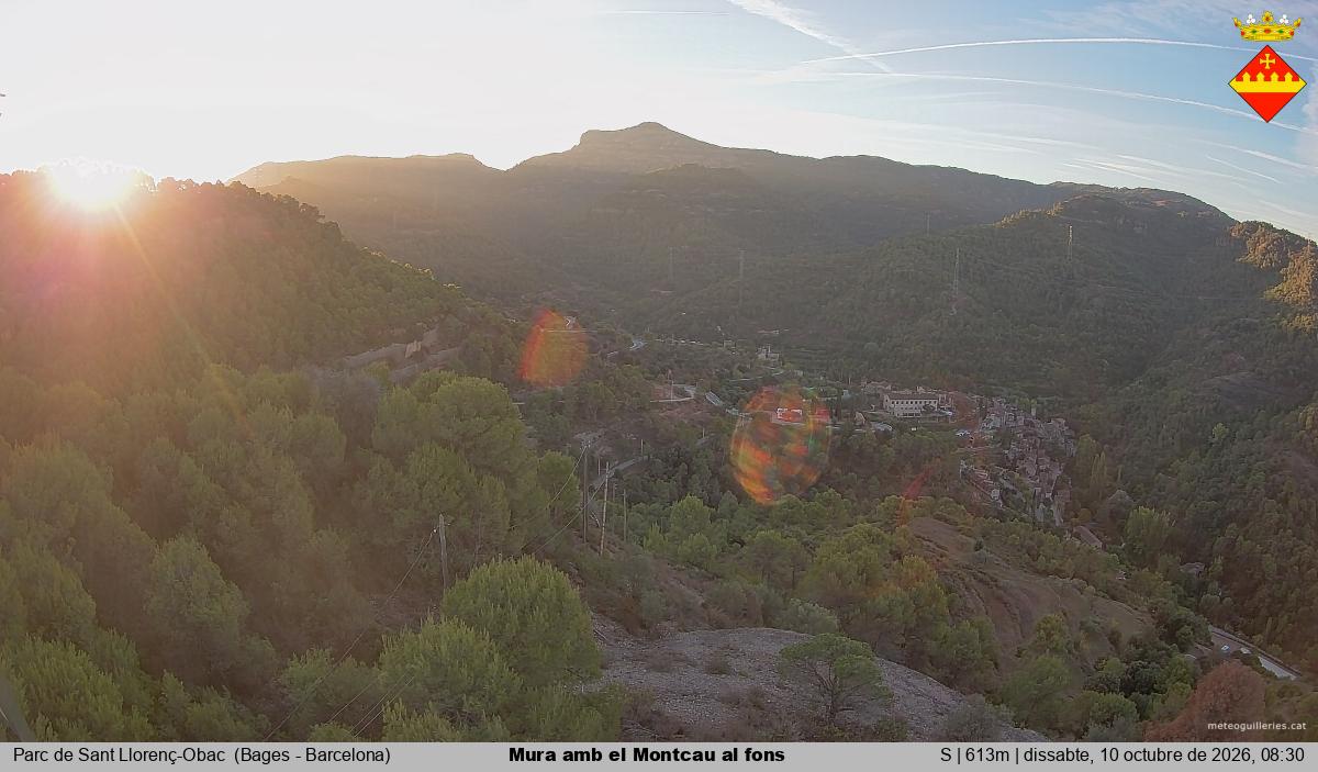 Mura amb el Montcau al fons