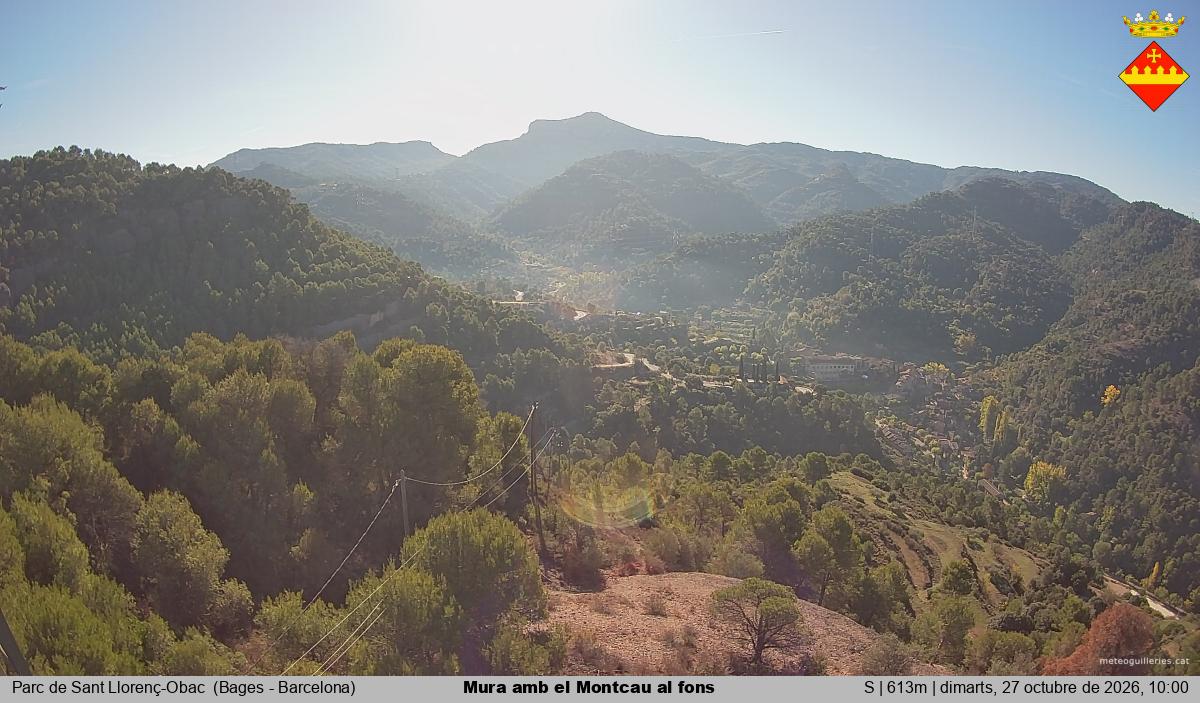 Mura amb el Montcau al fons