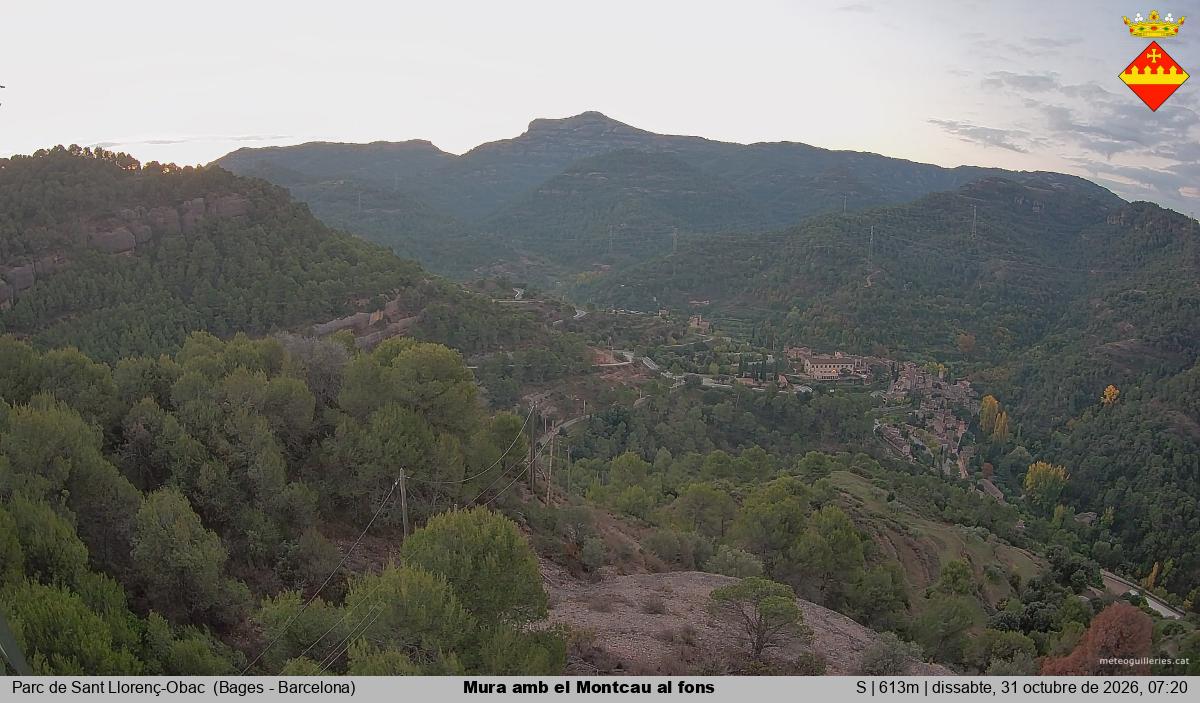Mura amb el Montcau al fons